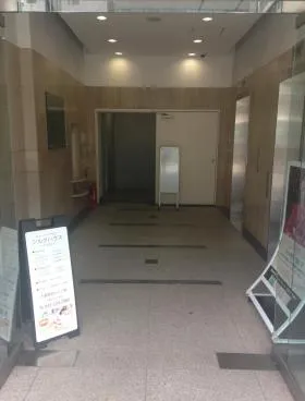 千葉駅前ビルの外観