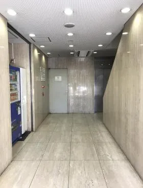 ニキグラスビルの外観