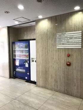 ニキグラスビルの外観