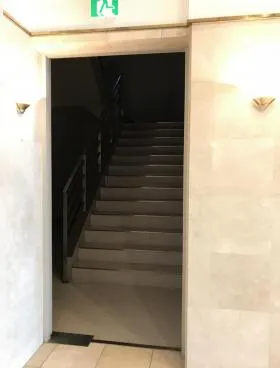 雄元千葉ビルの外観