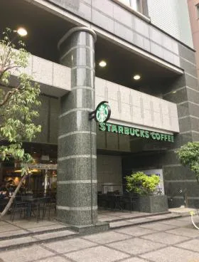 友泉新横浜ビルの外観