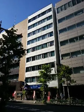 兜ビルの外観
