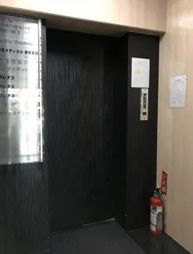 兜ビルの外観
