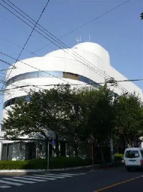 オーバル新宿ビルの外観