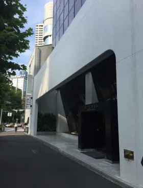 第2山万ビルの外観