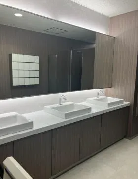 Daiwa西新橋ビルの外観
