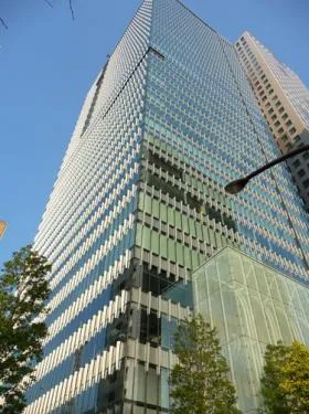 日本経済新聞本社ビルの外観
