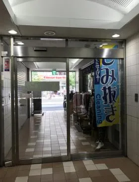 本八幡駅西口ビルの外観