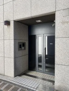 東信商事ビルの外観