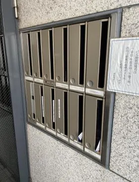 東信商事ビルの外観
