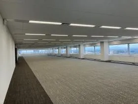 EPIC TOWER SHIN YOKOHAMA(旧:新横浜ビジネスタワー)ビルの外観