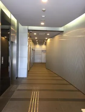 JRE青山クリスタル(旧青山クリスタル)ビルの外観