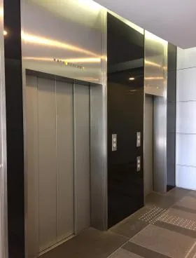 JRE青山クリスタル(旧青山クリスタル)ビルの外観