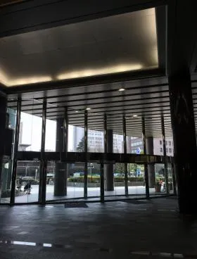青山オーバルビルの外観