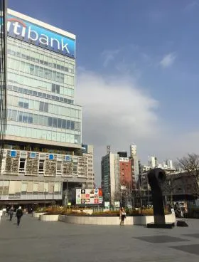 青山オーバルビルの外観