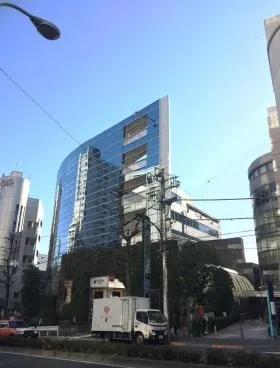 リビエラ南青山B館ビルの外観