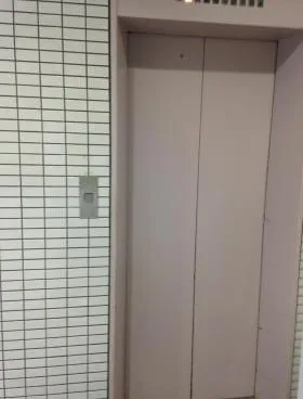 上野ビルの外観