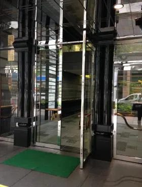 新横浜ステーションビルの外観