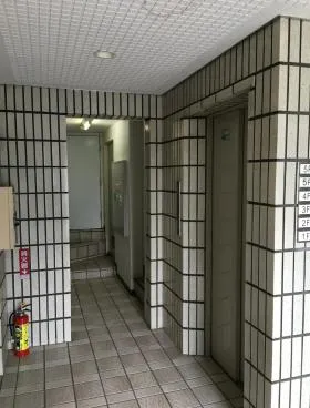 英和ビルの外観