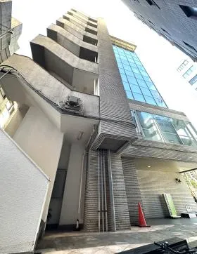 ルネスE.B.Iビルの外観