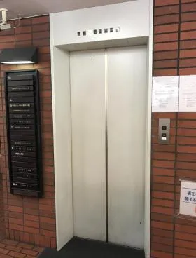 赤坂フローラルビルの外観