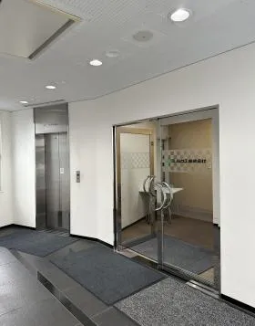 ICSTビルの外観