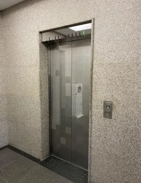 MIFビルの外観