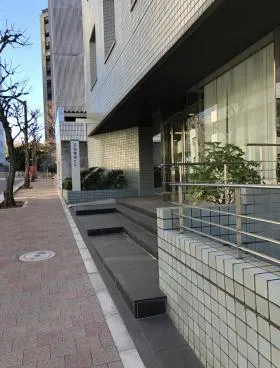 石油健保ビルの外観