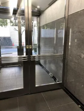 石油健保ビルの外観