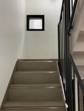 AKビルの外観