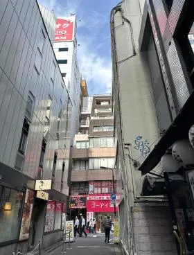 西新宿Ayaビルの外観