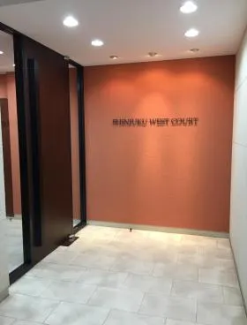 新宿WEST COURTビルの外観