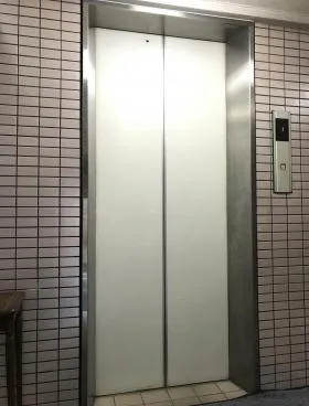 YTSビルの外観