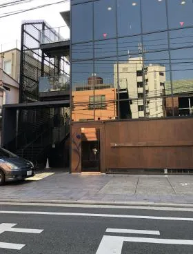 Nishiazabu Show Caseの外観