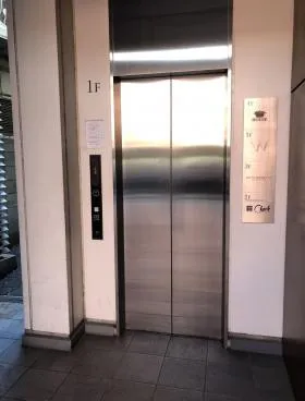 Nishiazabu Show Caseの外観