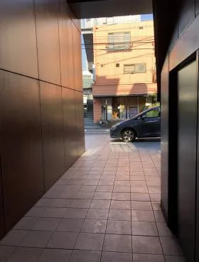 Nishiazabu Show Caseの外観