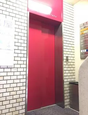 康楽ビルの外観