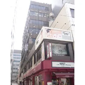 邦信ビルの外観