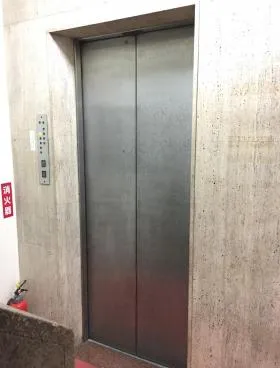 邦信ビルの外観