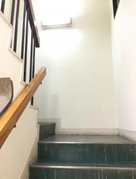 邦信ビルの外観