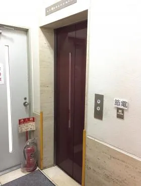能登治ビルの外観