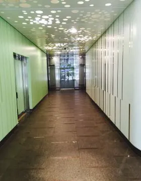 エキニア新宿ビルの外観