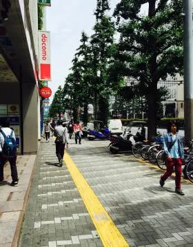 エキニア新宿ビルの外観