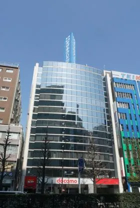 エキニア新宿ビルの外観