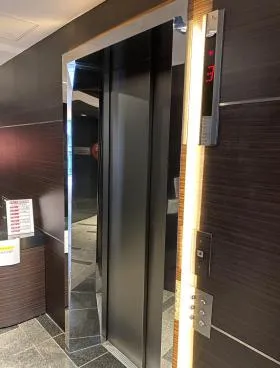 紀陽ビルの外観