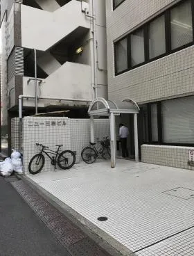 ニュー三栄ビルの外観