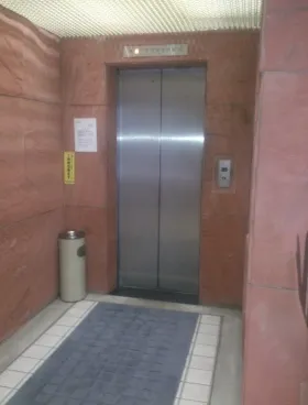 新橋安達ビルの外観