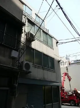 ヨシカネビルの外観