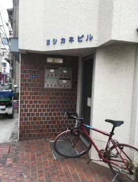 ヨシカネビルの外観