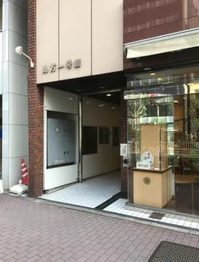 丸万ビル1号館の外観